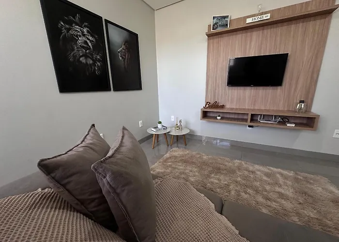 Lindo Apartamento De 2/4 Com Ar Condicionado Em Predio Familiar
