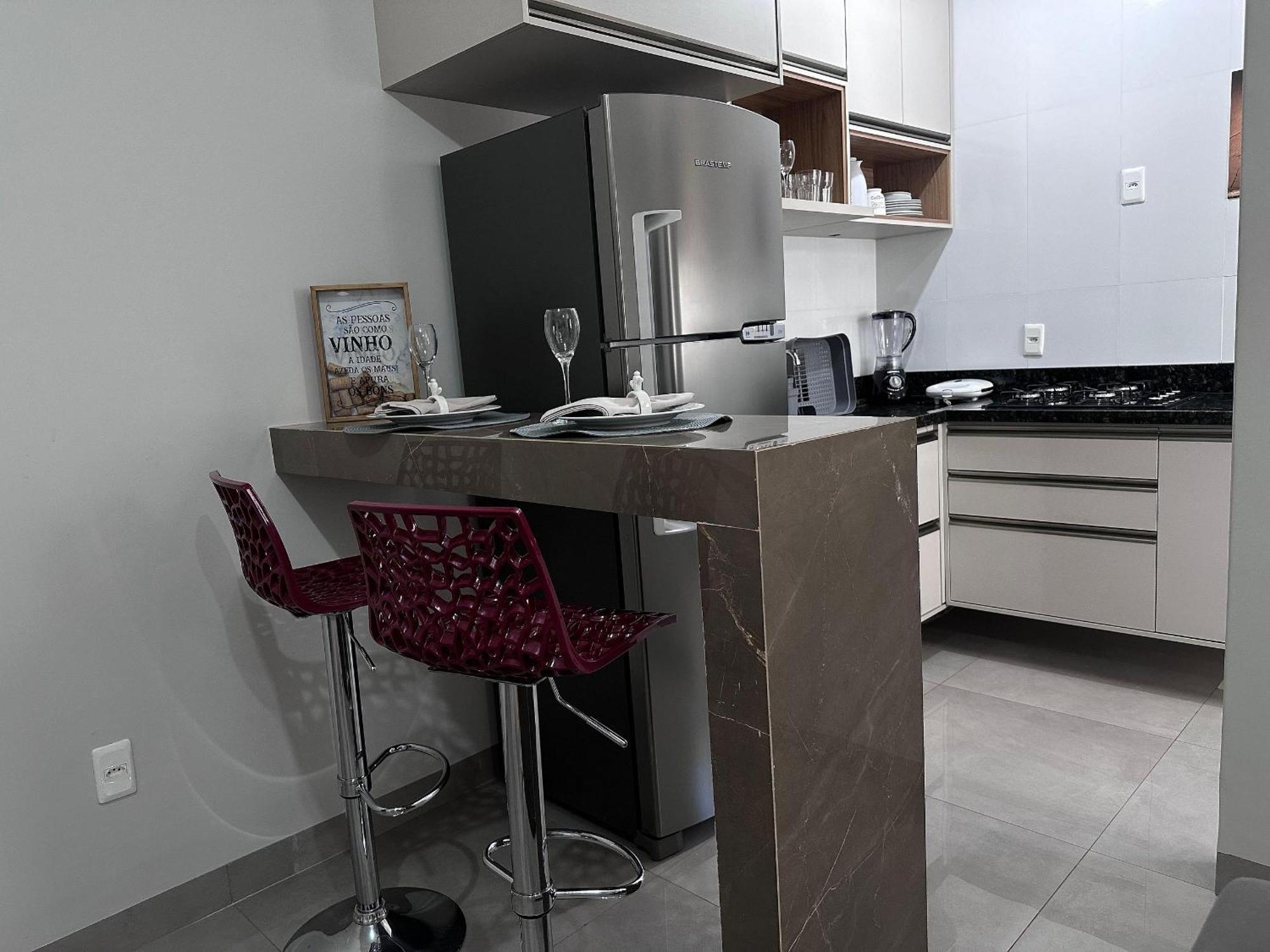 Apartment Lindo De 2/4 Com Ar Condicionado Em Predio Familiar *