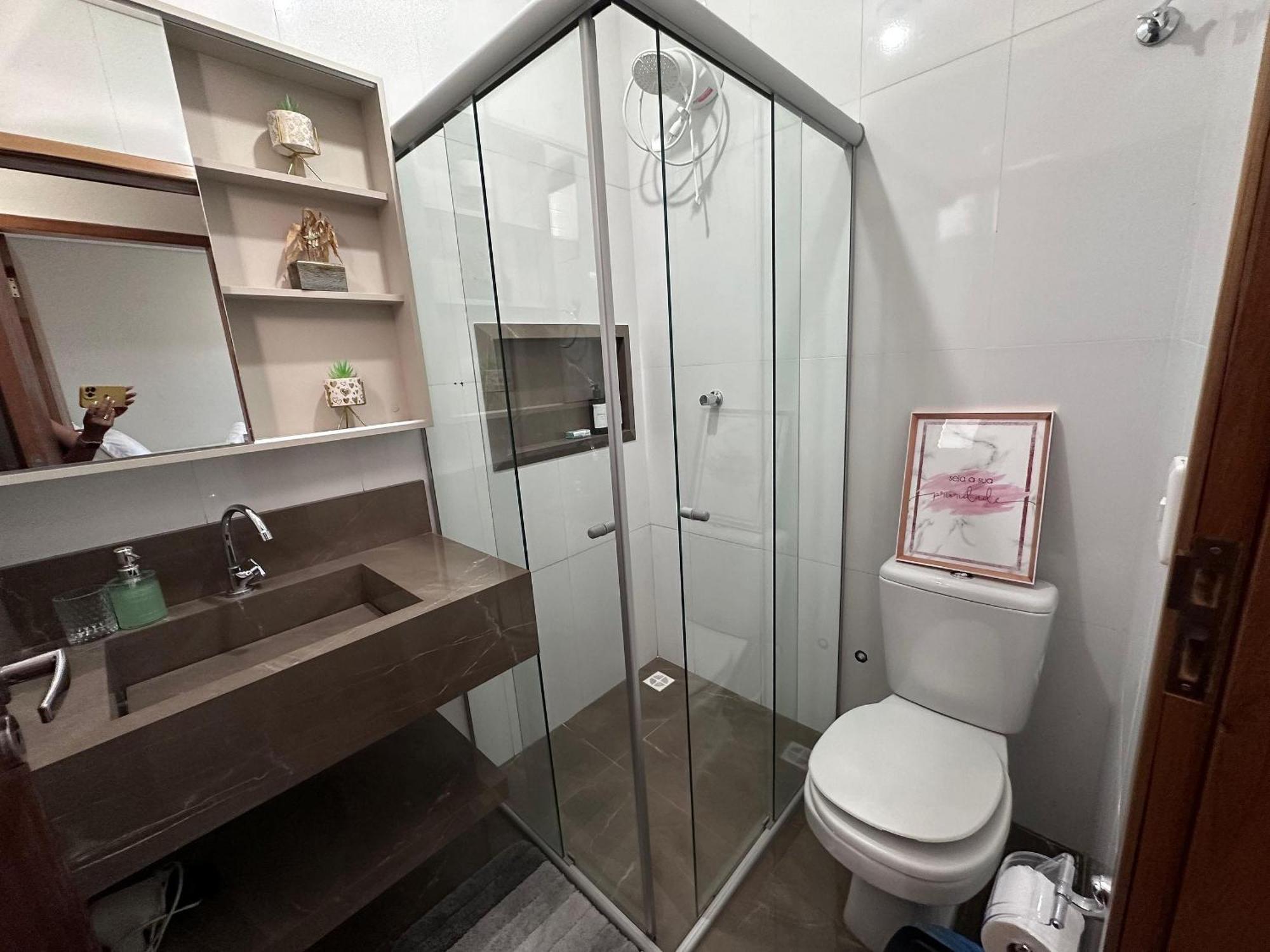 Lindo De 2/4 Com Ar Condicionado Em Predio Familiar Apartment